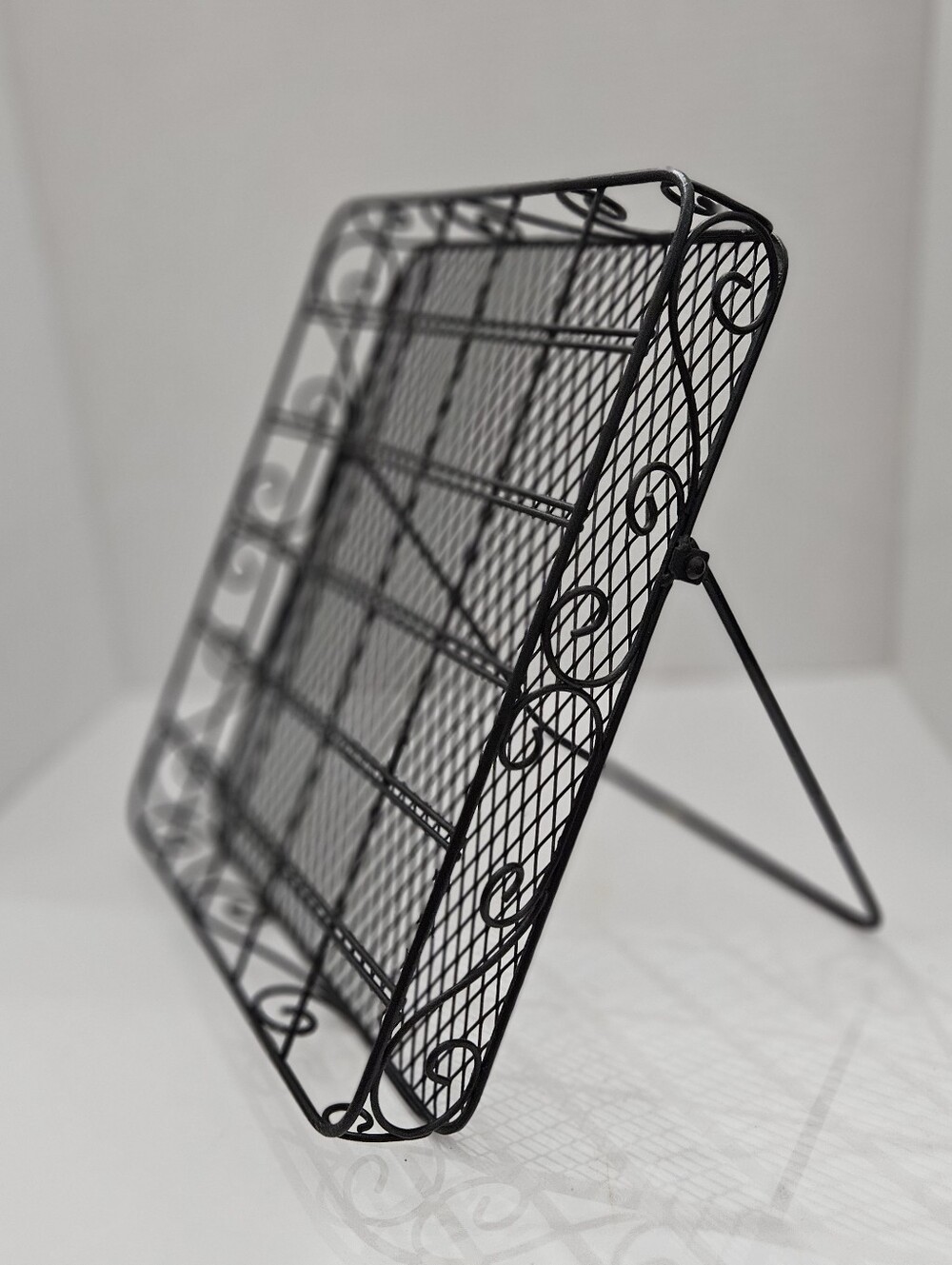 Black Wrought Iron 35 K-Cup Holder Stand / Cookbook Recipe Book Easel Tray